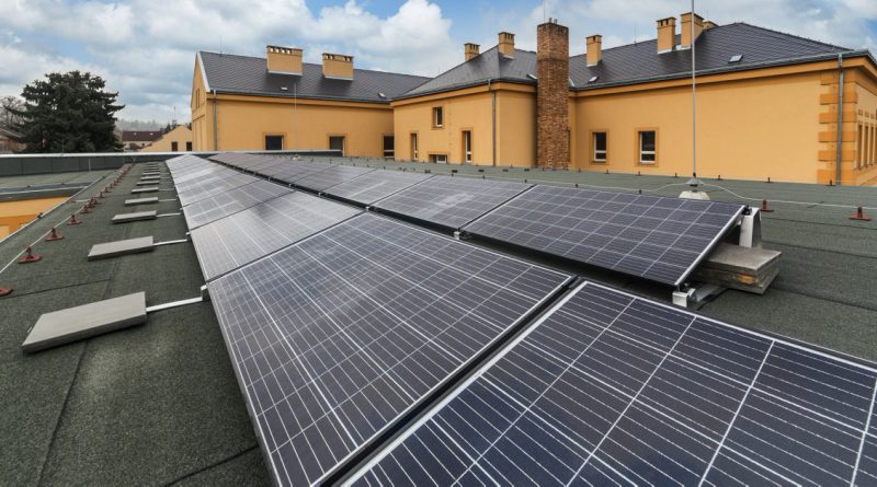 Fotovoltaika na bytových domech dostane od ledna zelenou